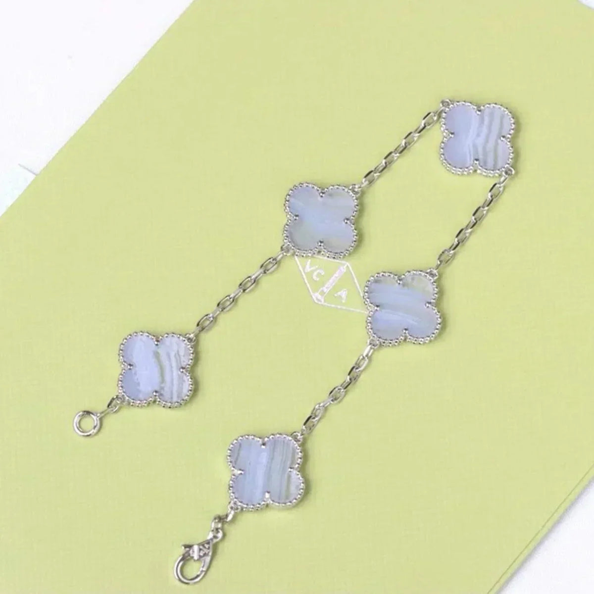 {
  "Elowen jewelsry": "Elowen ジュエリー",
  "CLOVER 5 MOTIF PURPLE CHALCEDONY BRACELET COLLECTION": "クローバー 5モチーフ パープルカルセドニー ブレスレットコレクション"
}