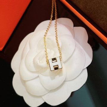 [Elowen Schmuck]H WEISSE QUADRATISCHE GOLDHALSKETTE
