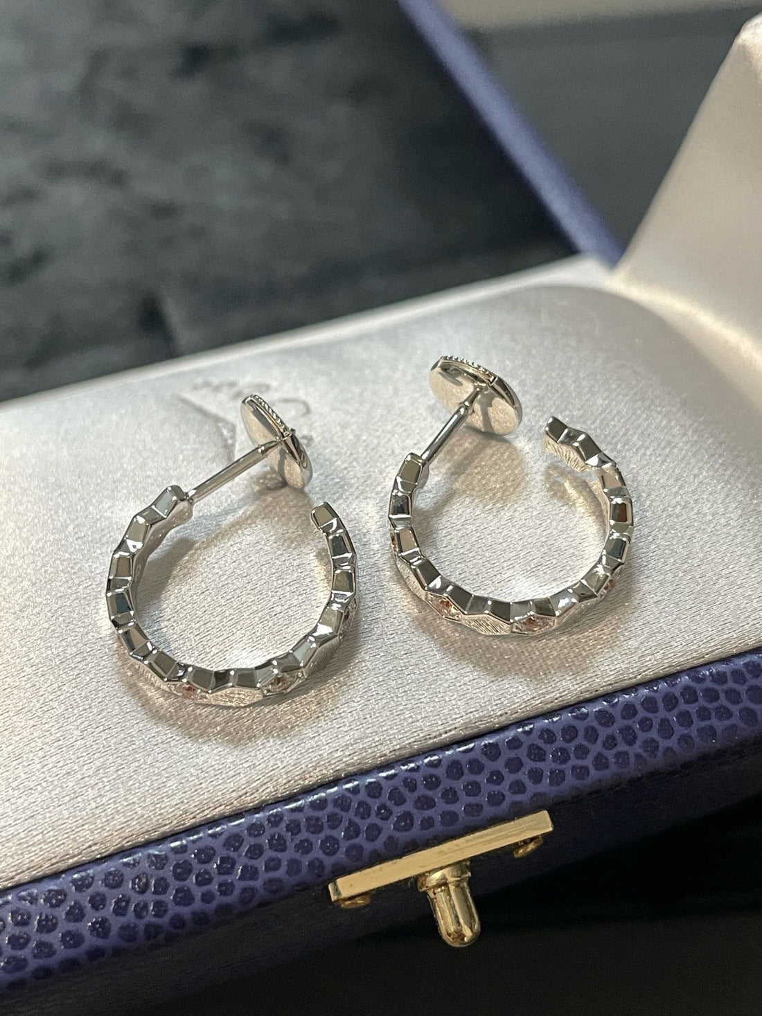 [Elowen jewelsry ]Hollow Design Four-Leaf Clover Flower Shape Earrings