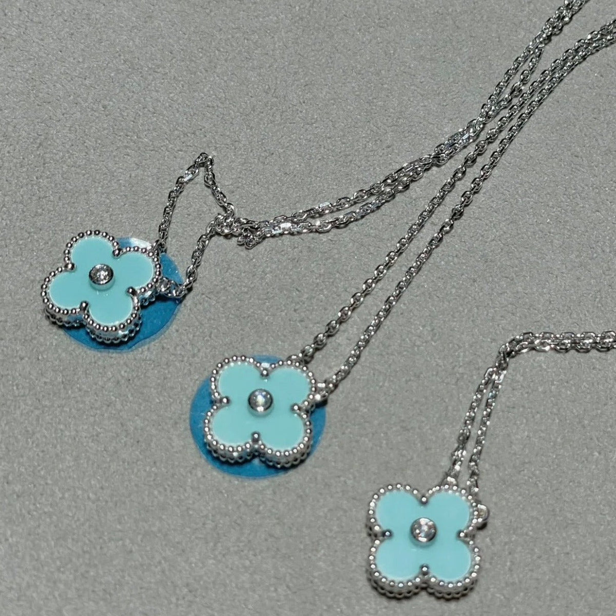 [Elowen jewelsry ]CLOVER 1 DIAMOND LIGHT BLUE SILVER NECKLACE