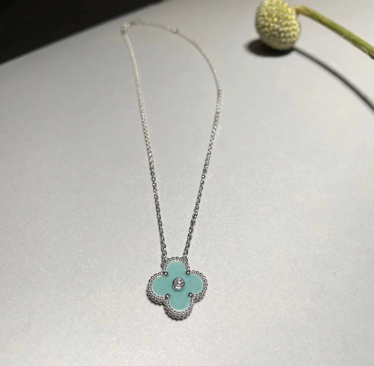 [Elowen jewelsry ]CLOVER 1 DIAMOND LIGHT BLUE SILVER NECKLACE