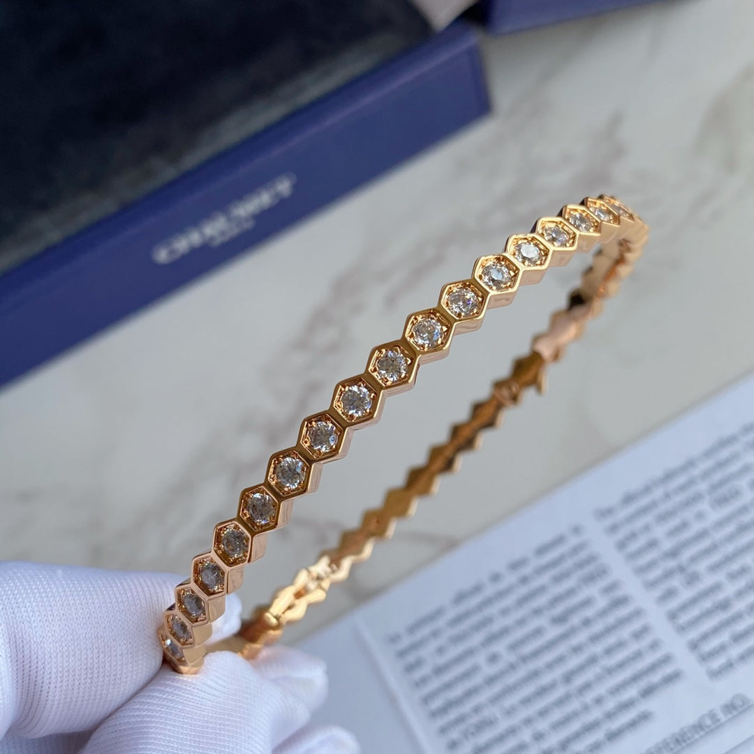 {
  "Elowen jewelsry": "Elowen Schmuck",
  "BEE LOVE GOLD BRACELET FULL DIAMOND": "BEE LOVE GOLDARMBAND VOLL DIAMANT"
}