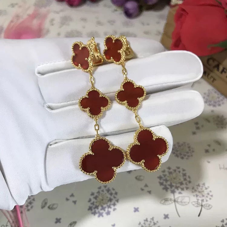 {
  "Elowen jewelsry": "Elowen ジュエリー",
  "CLOVER 3 MOTIF CARNELIAN DROP EARRINGS": "クローバー 3モチーフ カーネリアン ドロップピアス"
}
