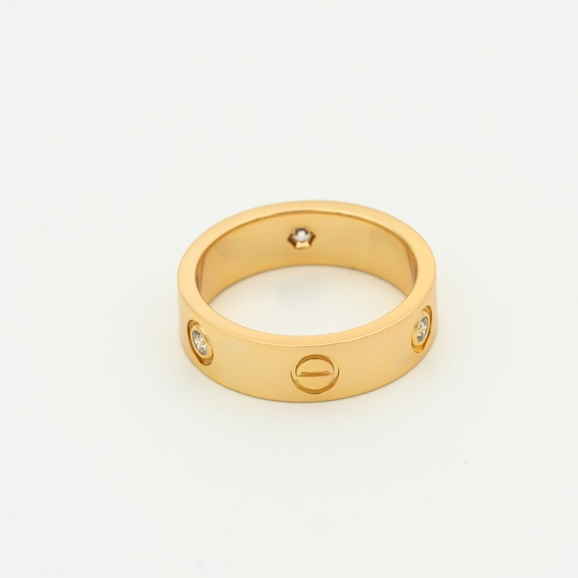 {"Elowen jewelsry": "Elowen ジュエリー", "LOVE RING 5.5MM 3 DIAMONDS PINK GOLD": "LOVEリング 5.5MM 3ダイヤモンド ピンクゴールド"}