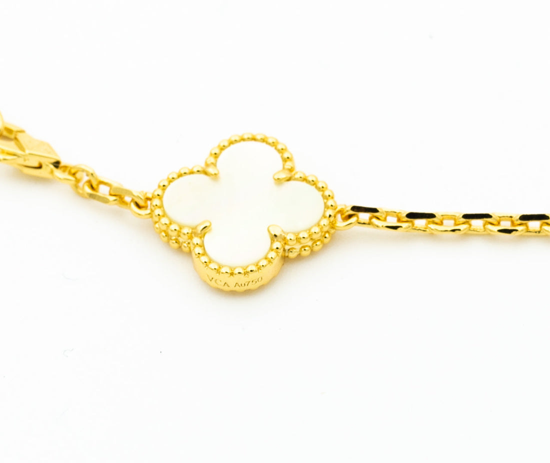 {
  "Elowen jewelsry": "Elowen ジュエリー",
  "CLOVER BRACELET 5 MOTIFS ONYX MOP": "クローバーブレスレット 5モチーフ オニキス マザーオブパール"
}