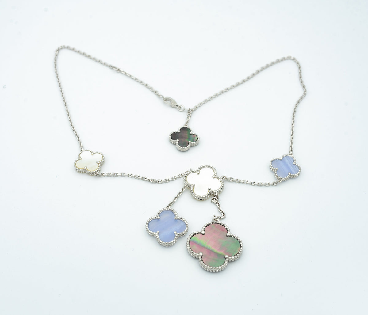 {
  "Elowen jewelsry": "Elowen ジュエリー",
  "CLOVER MOP CHALCEDONY NECKLACE SILVER 6 MOTIF": "クローバー マザーオブパール カルセドニー ネックレス シルバー 6モチーフ"
}