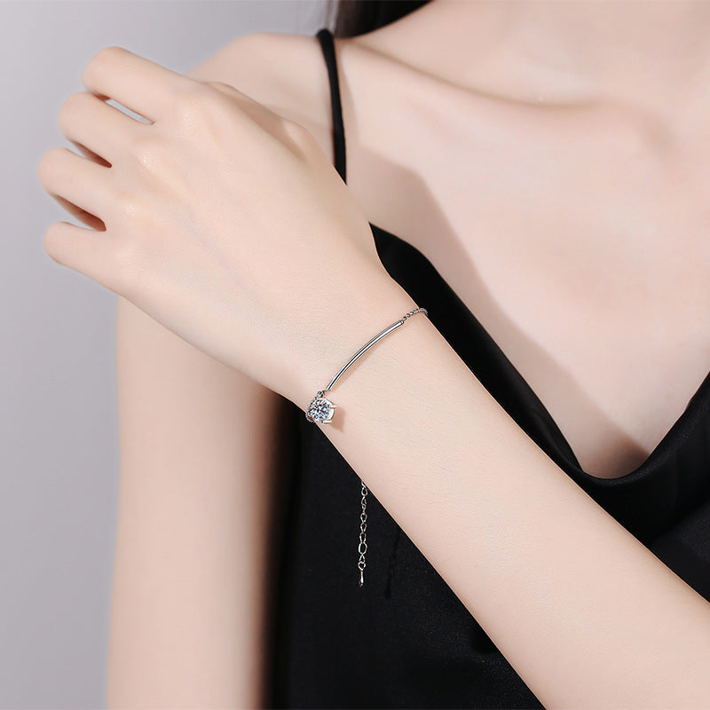 [Elowen]ELEGANTES MONDSICHEL-ARMBAND MIT MOISSANIT