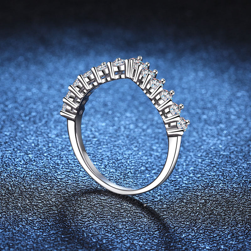 [Elowen]ELEGANT V-FÖRMIGER CHEVRON-MOISSANIT-RING