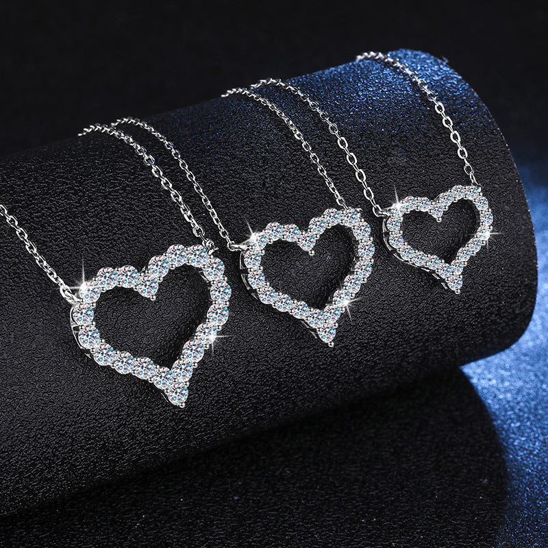 {
  "Elowen": "エロウェン",
  "ROMANTIC HEART MOISSANITE PENDANT NECKLACE": "ロマンティックハート モアサナイト ペンダントネックレス"
}