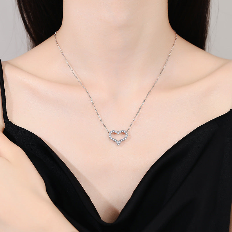 {
  "Elowen": "エロウェン",
  "ROMANTIC HEART MOISSANITE PENDANT NECKLACE": "ロマンティックハート モアサナイト ペンダントネックレス"
}