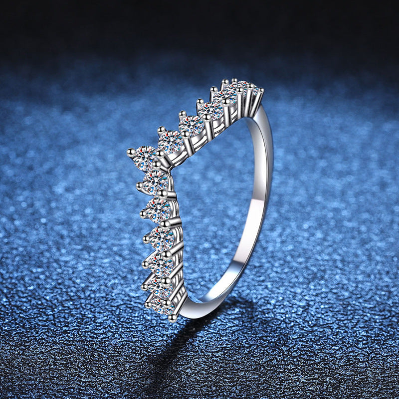 [Elowen]ELEGANT V-SHAPED CHEVRON MOISSANITE RING