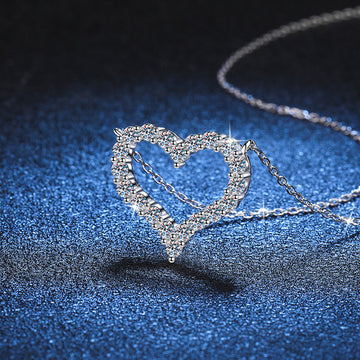 {
  "Elowen": "エロウェン",
  "ROMANTIC HEART MOISSANITE PENDANT NECKLACE": "ロマンティックハート モアサナイト ペンダントネックレス"
}