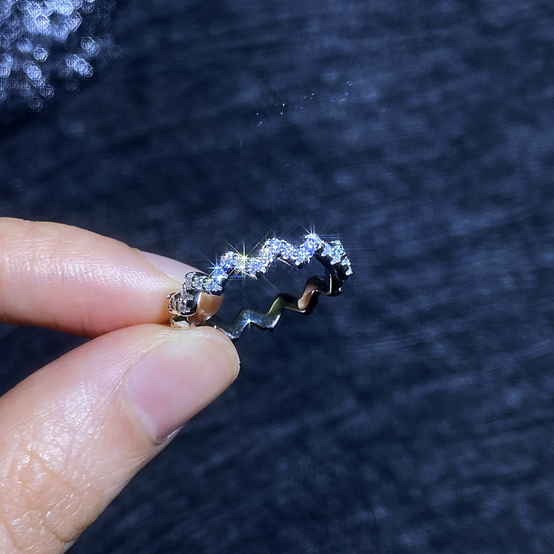 [Elowen] CHIC WELLENFÖRMIGER MOISSANIT-ETERNITY-RING