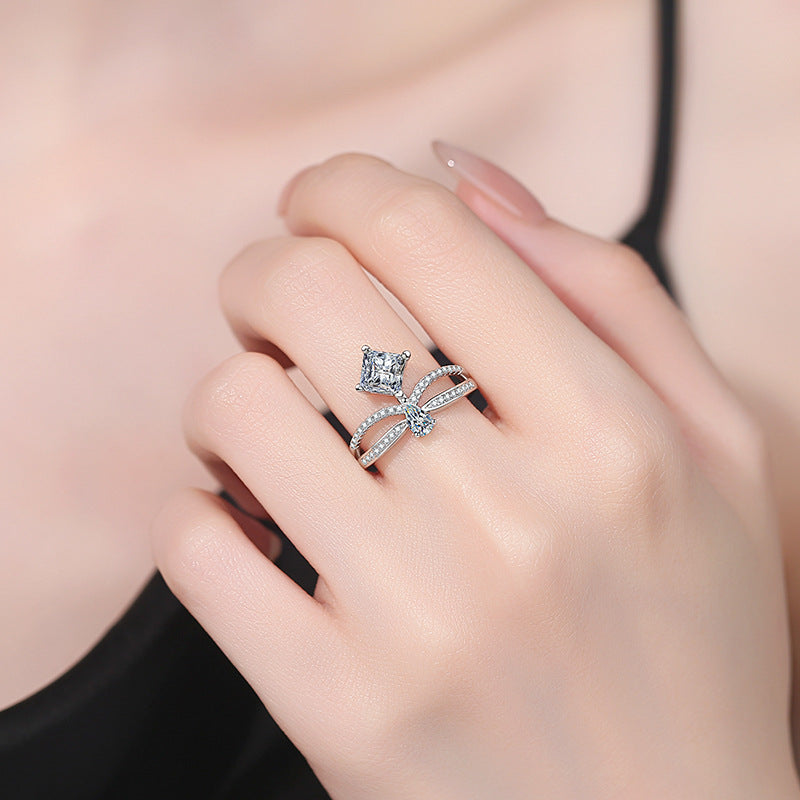 [Elowen] ELEGANTES MOISSANIT-RING-DESIGN MIT DOPPELTER VERDREHUNG