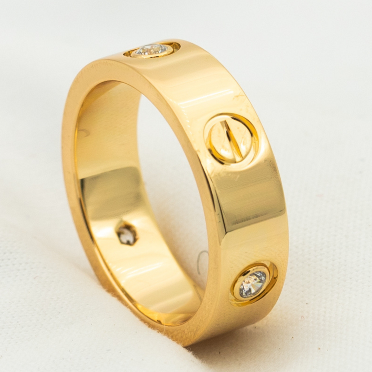 {"Elowen jewelsry": "Elowen ジュエリー", "LOVE RING 5.5MM 3 DIAMONDS PINK GOLD": "LOVEリング 5.5MM 3ダイヤモンド ピンクゴールド"}