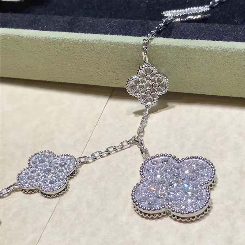 {
  "Elowen jewelsry": "Elowen ジュエリー",
  "CLOVER 6 MOTIFS SILVER DIAMOND BRACELET": "クローバー 6モチーフ シルバー ダイヤモンド ブレスレット"
}