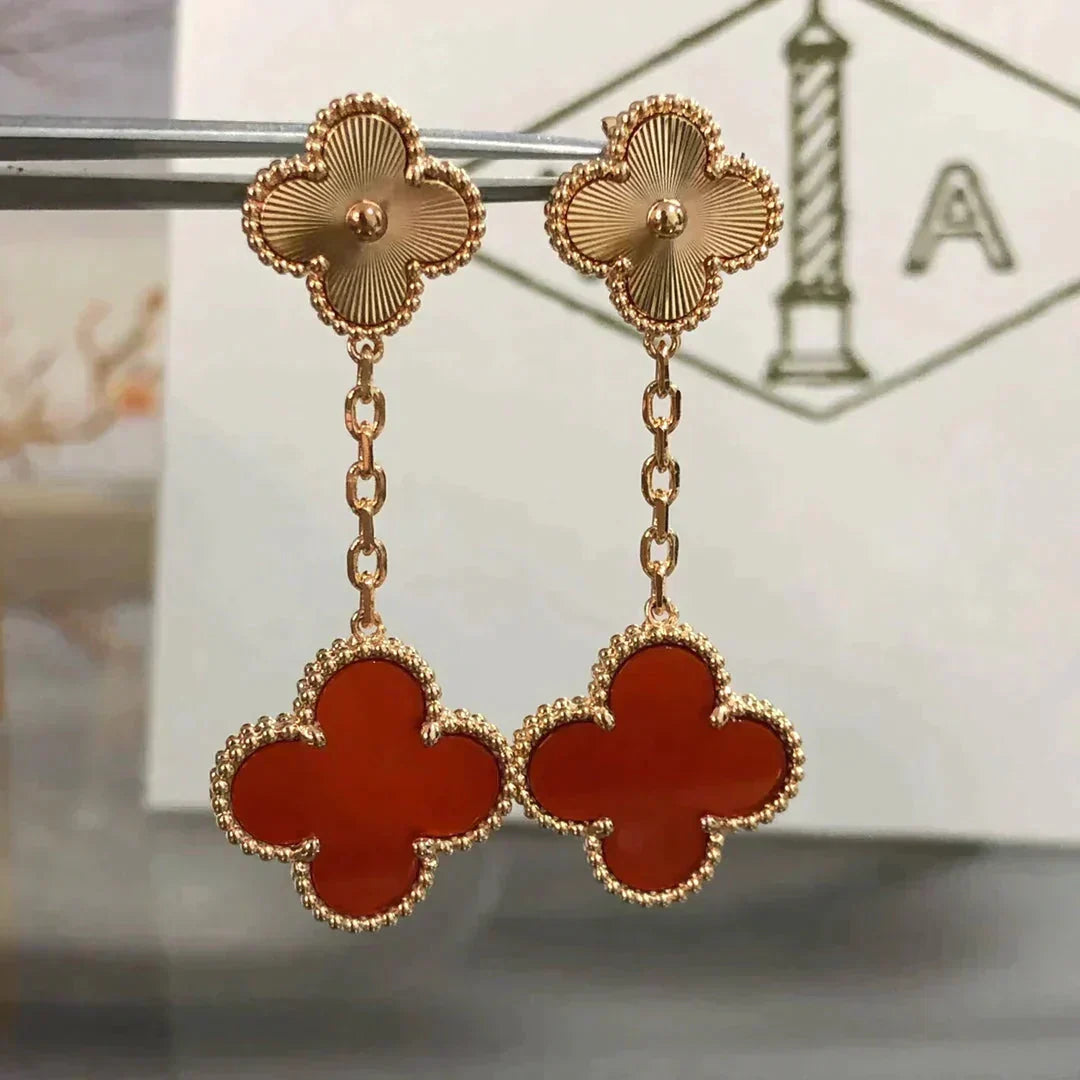 {
  "Elowen jewelsry": "Elowen ジュエリー",
  "CLOVER 2 MOTIF LASER CARNELIAN EARRINGS": "クローバー 2モチーフ レーザーカーネリアン ピアス"
}
