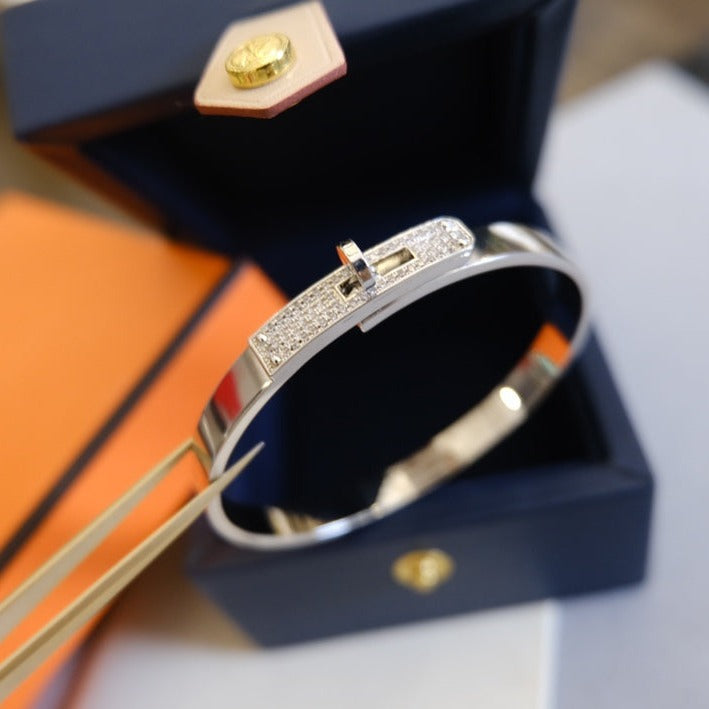 {
  "Elowen jewelsry": "Elowen ジュエリー",
  "KELLY BRACELET DIAMOND": "ケリー ブレスレット ダイヤモンド"
}
