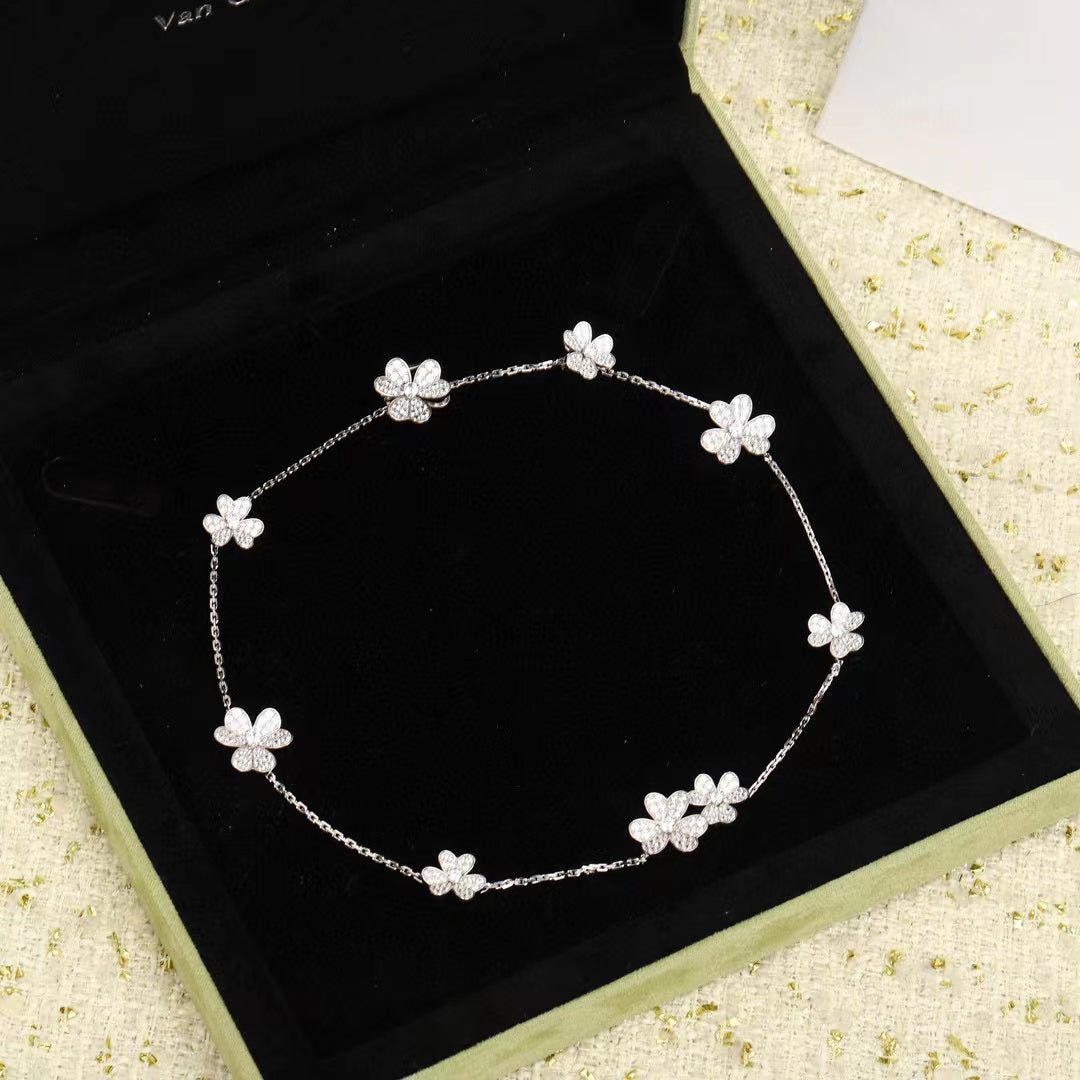 {
  "Elowen jewelsry": "Elowen ジュエリー",
  "FRIVOLE SILVER 9 FLOWERS NECKLACE": "フリヴォル シルバー 9フラワー ネックレス"
}