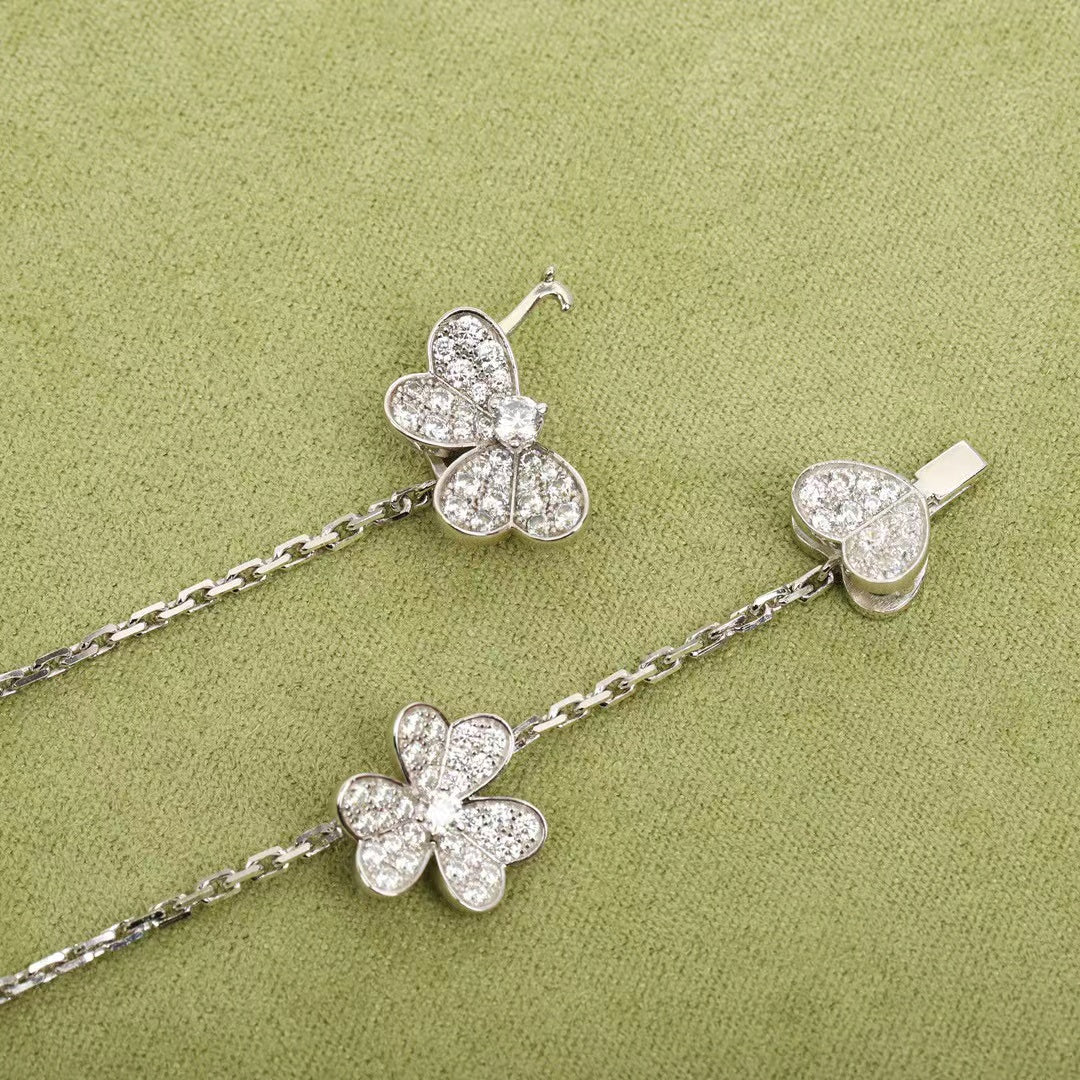 {
  "Elowen jewelsry": "Elowen ジュエリー",
  "FRIVOLE SILVER 9 FLOWERS NECKLACE": "フリヴォル シルバー 9フラワー ネックレス"
}