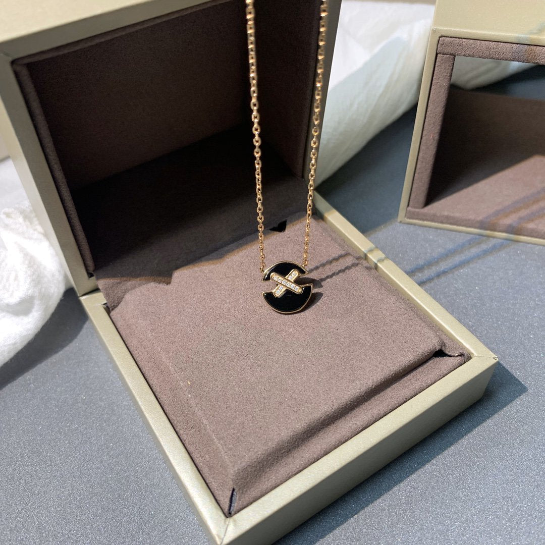 {
"Elowen jewelsry ": "エロウェン・ジュエリー",
"JEUX DE PINK GOLD DIAMOND NECKLACE": "JEUX DE ピンクゴールド ダイヤモンドネックレス"
}