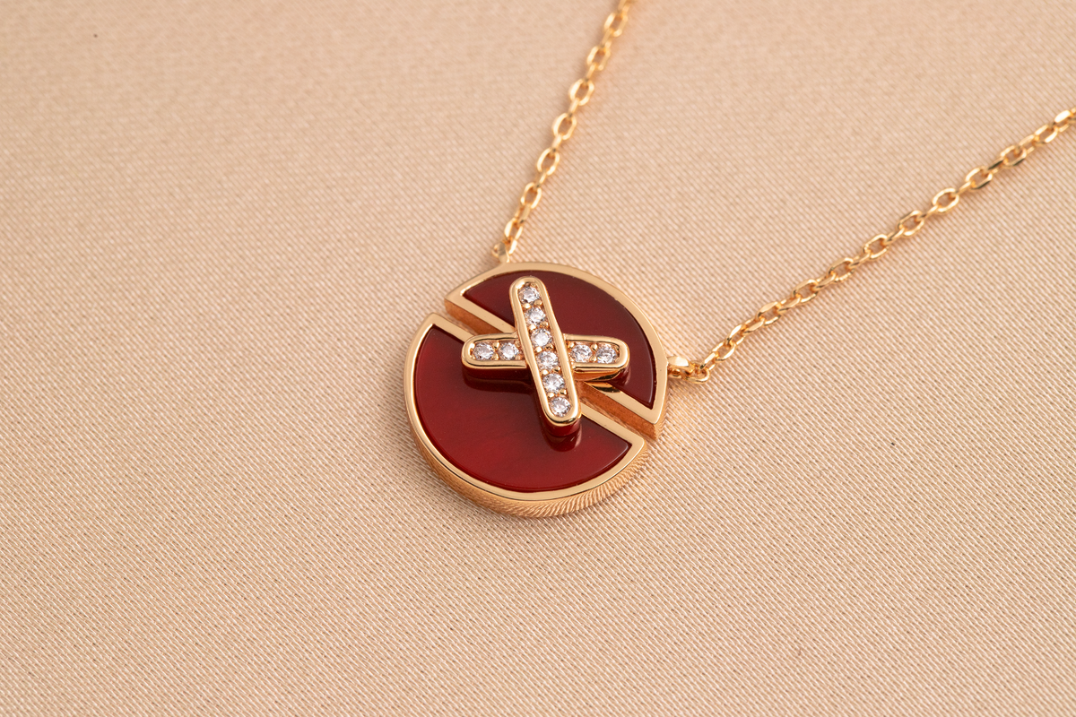 {
"Elowen jewelsry ": "エロウェン・ジュエリー",
"JEUX DE PINK GOLD DIAMOND NECKLACE": "JEUX DE ピンクゴールド ダイヤモンドネックレス"
}