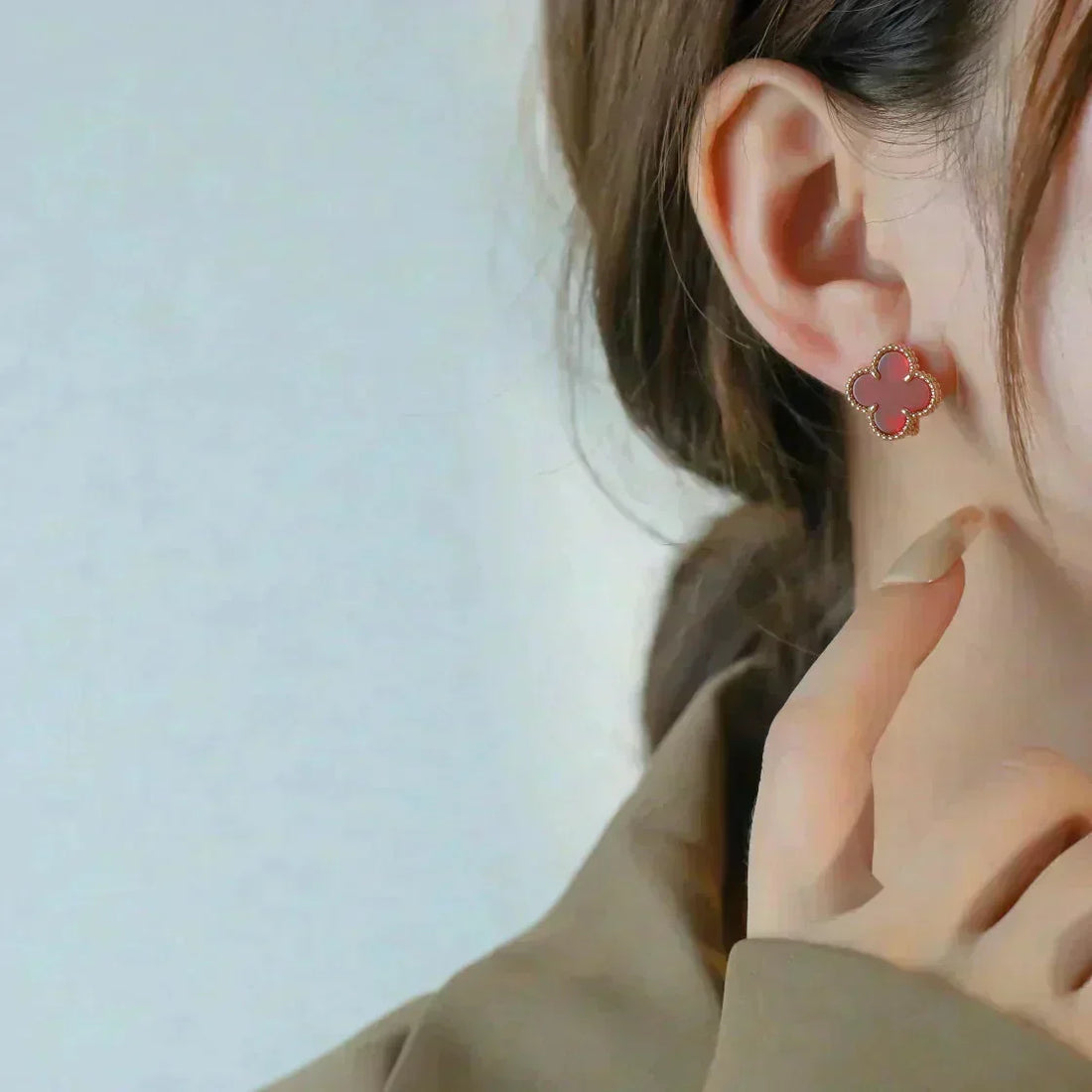 {
  "Elowen jewelsry": "Elowen ジュエリー",
  "CLOVER MEDIUM 1 MOTIFS CARNELIAN  EARRINGS": "クローバー ミディアムモデル 1モチーフ カーネリアン イヤリング"
}