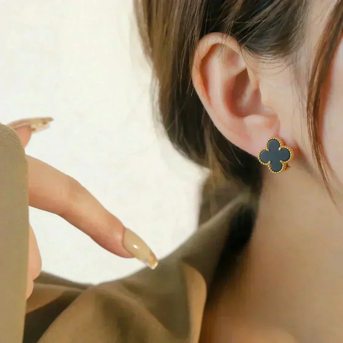 [Elowen jewelsry ]CLOVER MEDIUM 1 MOTIFS  ONYX STUD EARRINGS