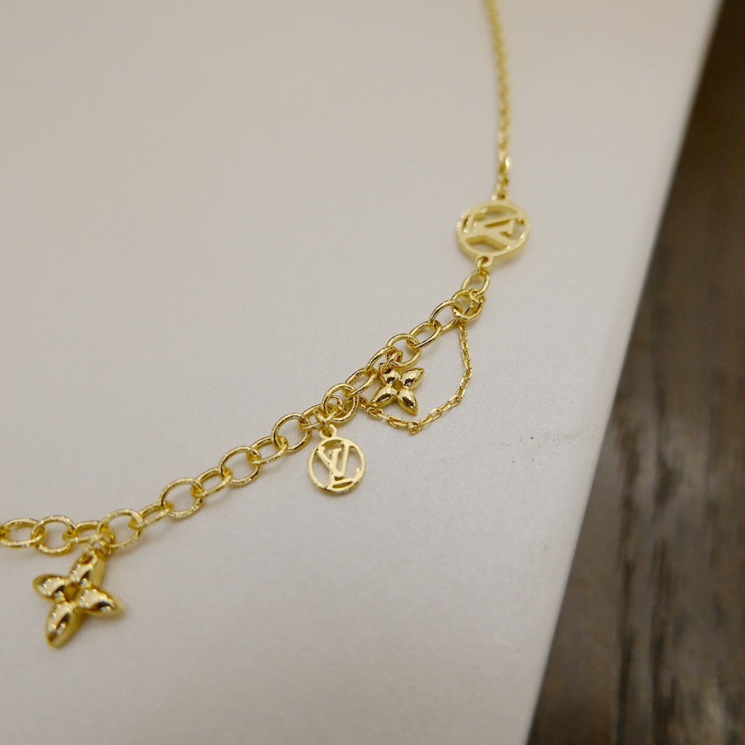 {
  "Elowen jewelsry": "Elowen ジュエリー",
  "BLOOMING SUPPLE NECKLACE BRASS": "ブルーミング サプル ネックレス ブラス"
}
