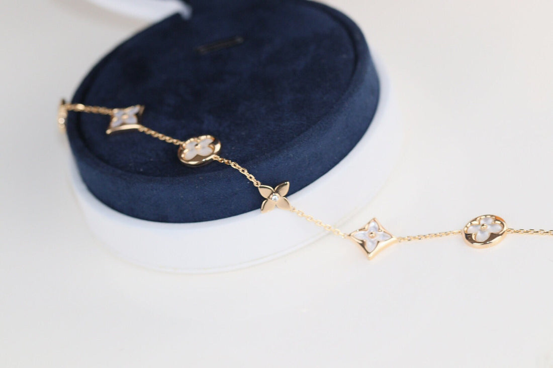 {
  "Elowen jewelsry": "Elowen ジュエリー",
  "LEAF CLOVER BRACELET": "リーフクローバーブレスレット"
}