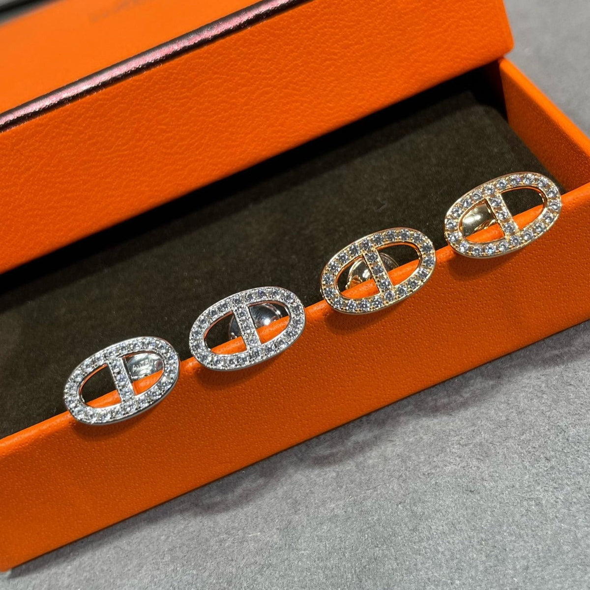 [Elowen Schmuck] HM VOLLBESATZTE DIAMANT-SCHWEINE-NASENSTECKER