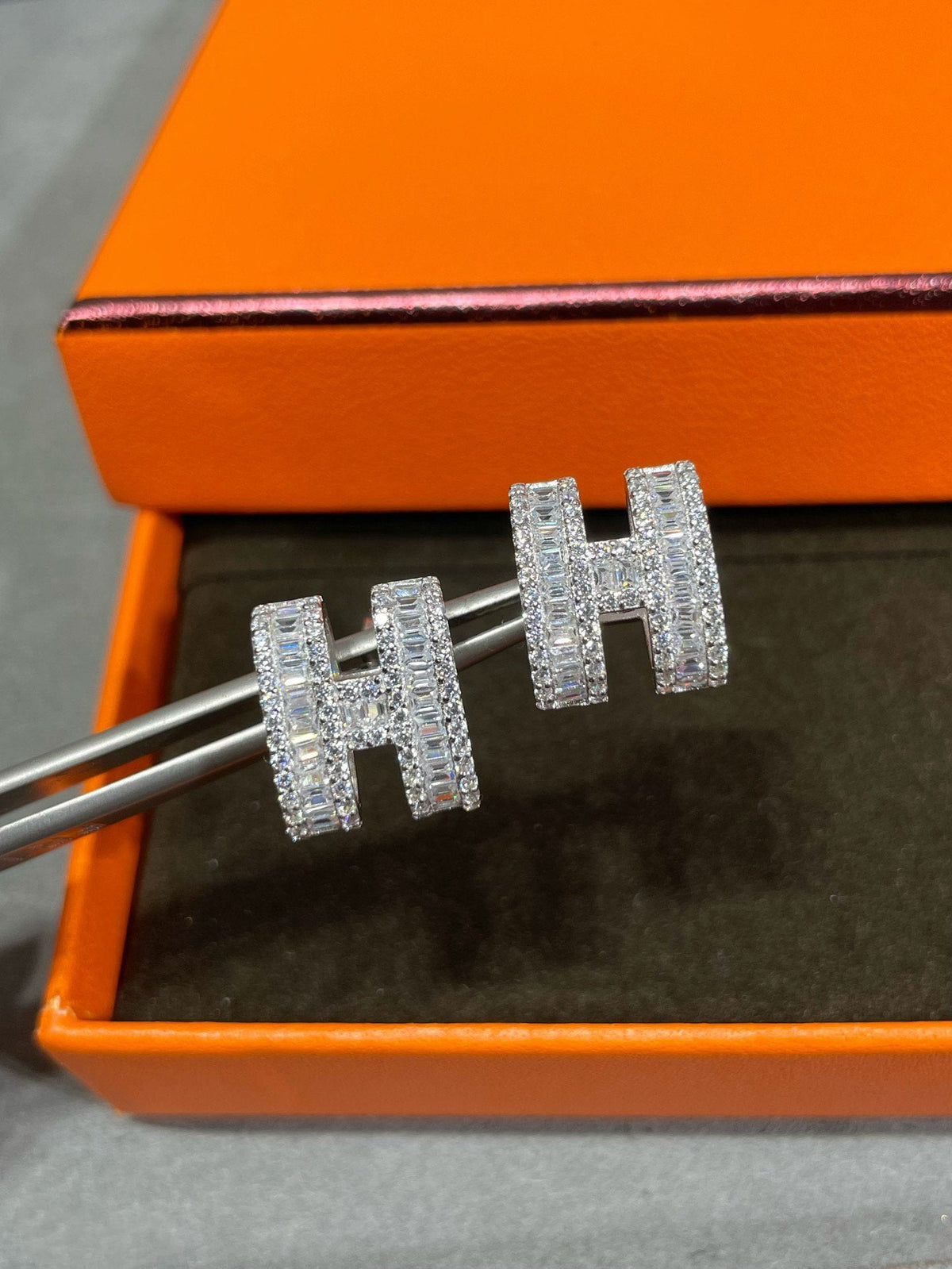 [Elowenジュエリー] シルバーダイヤモンド付きHスタッドピアス