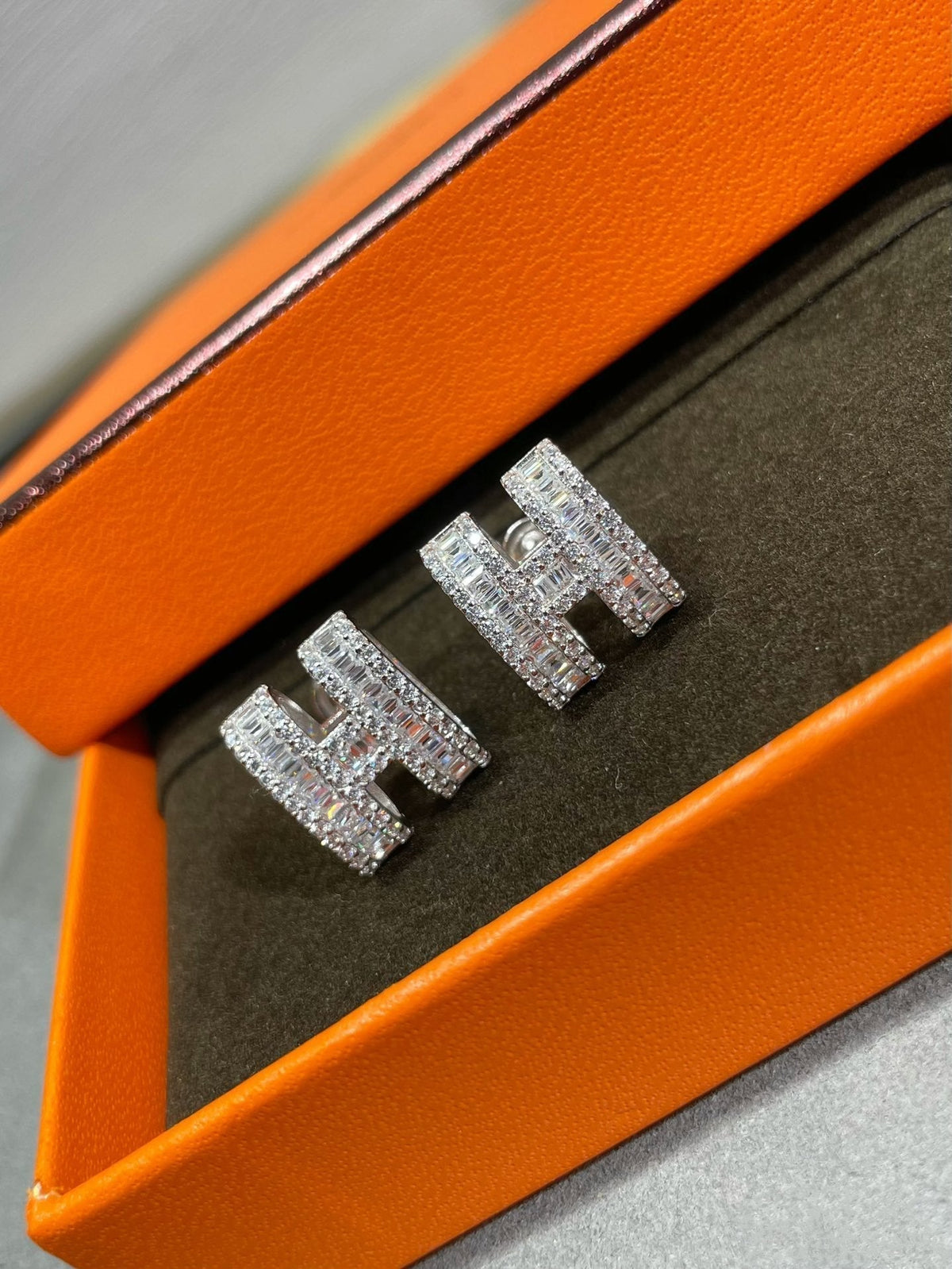 [Elowenジュエリー] シルバーダイヤモンド付きHスタッドピアス