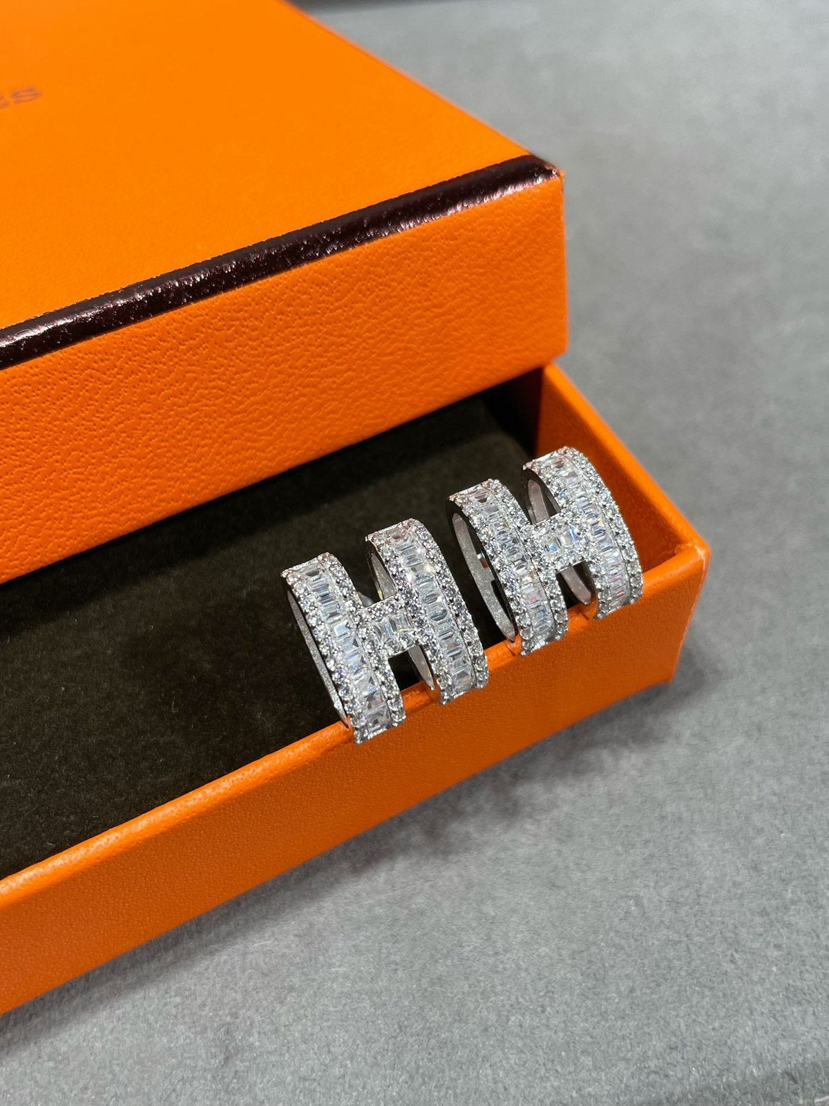 [Elowenジュエリー] シルバーダイヤモンド付きHスタッドピアス