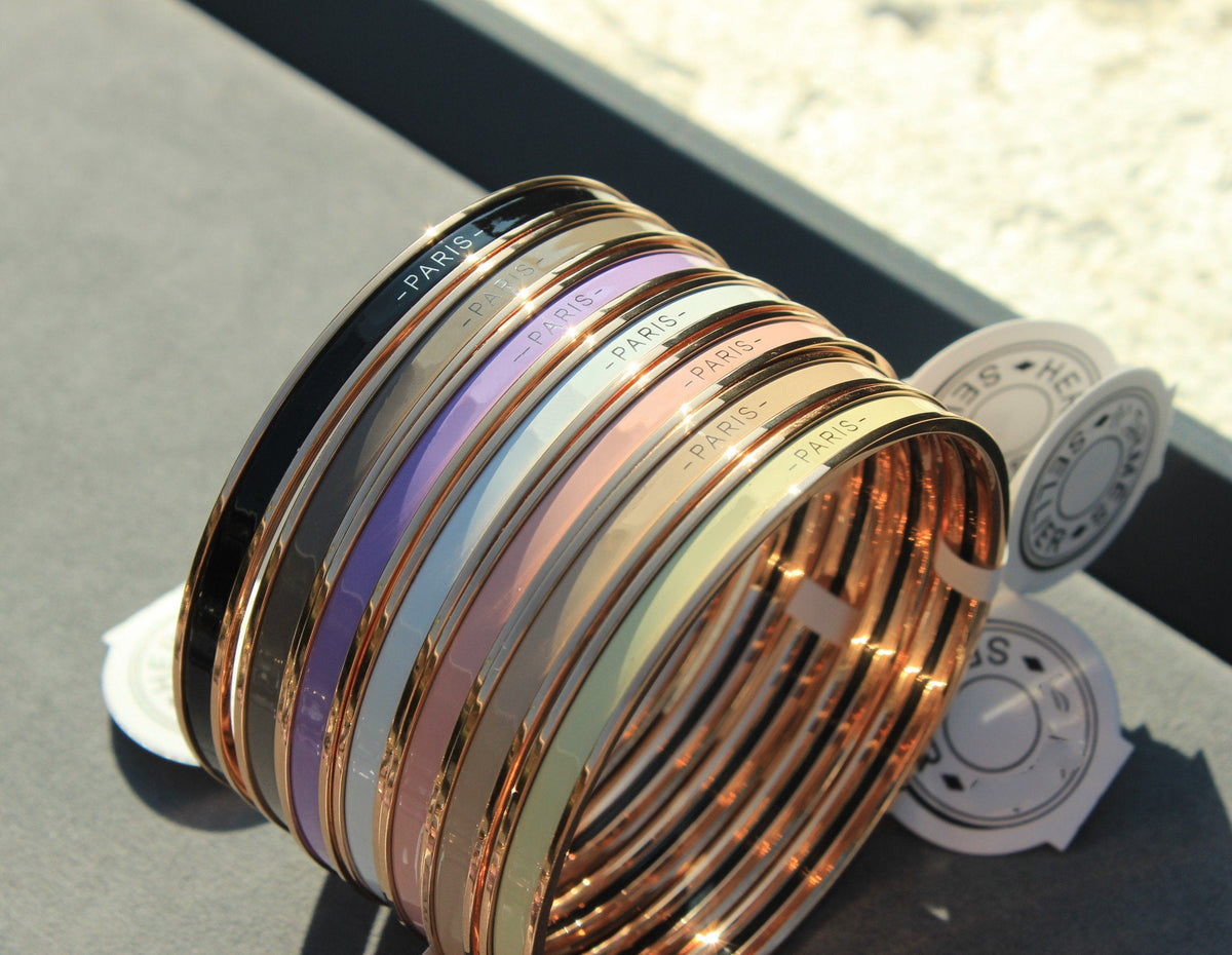 {
  "Elowen jewelsry": "Elowen Schmuck",
  "HM UNI BANGLE BAG": "HM UNI ARMBANDTASCHE"
}