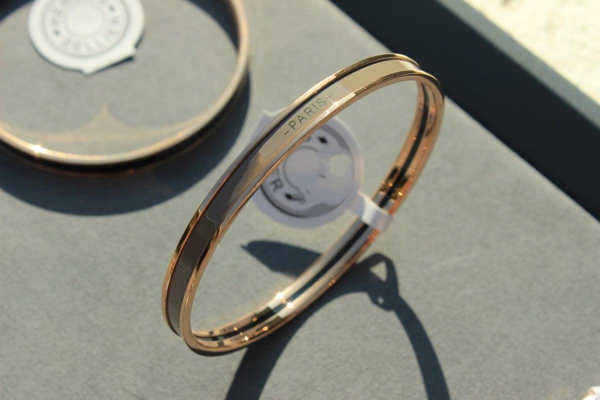 {
  "Elowen jewelsry": "Elowen Schmuck",
  "HM UNI BANGLE BAG": "HM UNI ARMBANDTASCHE"
}