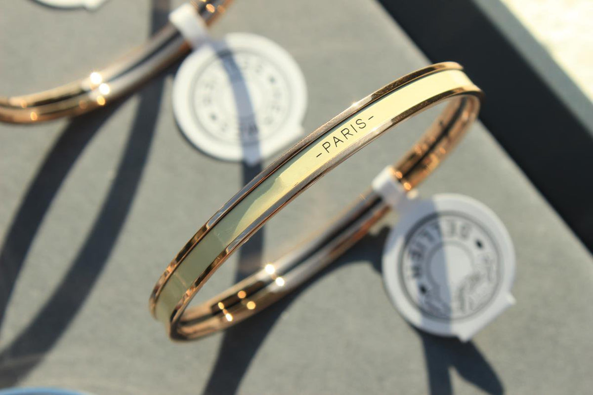 {
  "Elowen jewelsry": "Elowen Schmuck",
  "HM UNI BANGLE BAG": "HM UNI ARMBANDTASCHE"
}