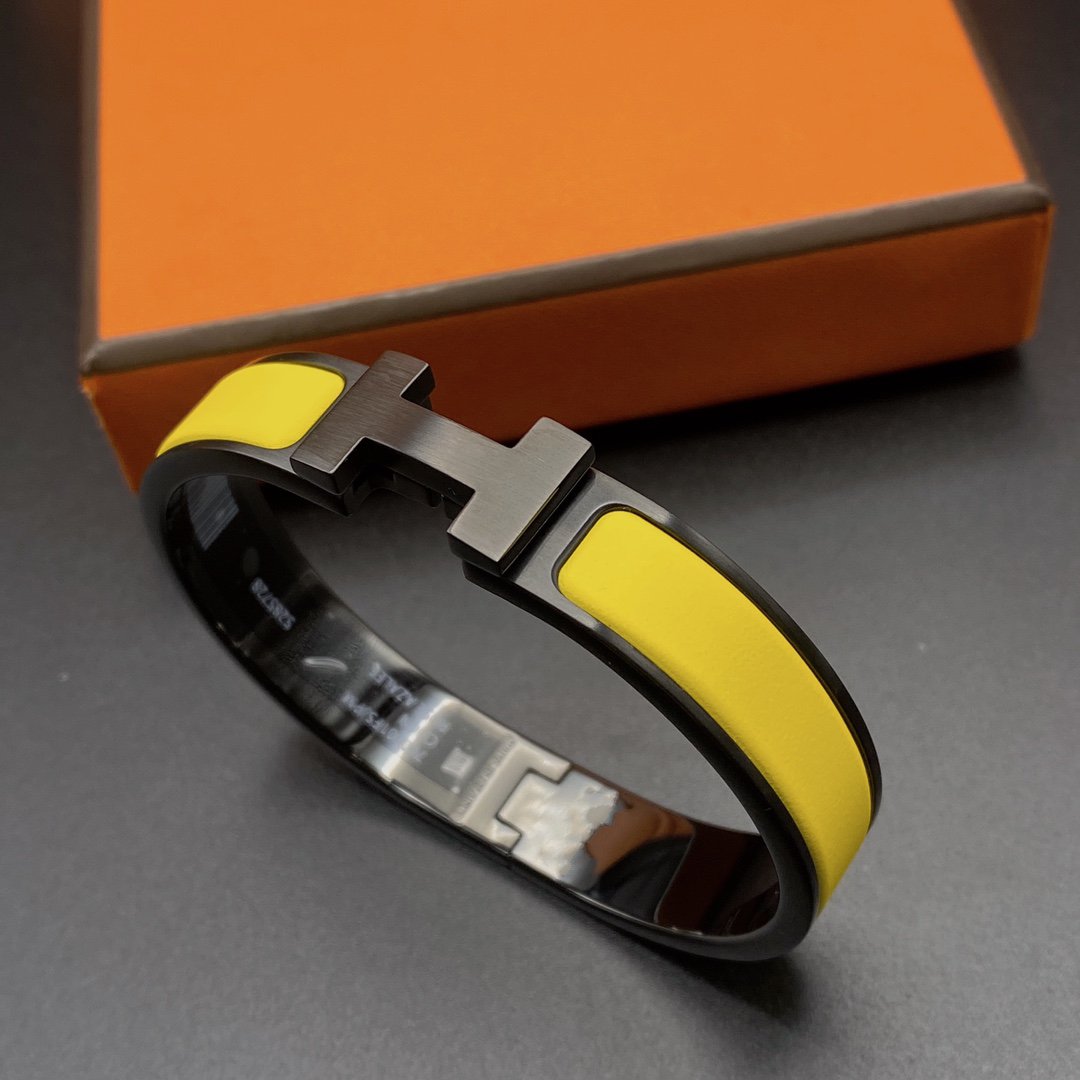 {
  "Elowen jewelsry": "Elowen ジュエリー",
  "CLIC HM SO BLACK YELLOW BRACELET": "クリック H PM ソーブラック イエロー ブレスレット"
}