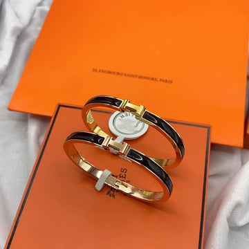 {
  "Elowen jewelsry": "Elowen ジュエリー",
  "CLASSIC HM CLIC BLACK 8MM ENAMEL BRACELET": "クラシック HM クリック ブラック 8mm エナメルブレスレット"
}