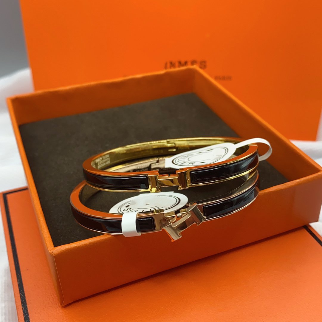 {
  "Elowen jewelsry": "Elowen ジュエリー",
  "CLASSIC HM CLIC BLACK 8MM ENAMEL BRACELET": "クラシック HM クリック ブラック 8mm エナメルブレスレット"
}