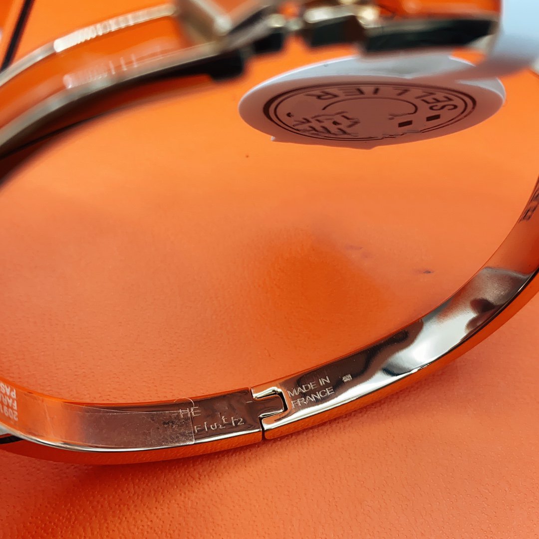 [Elowen jewelsry ]クラシック HM クリック レッド 8MM エナメルブレスレット