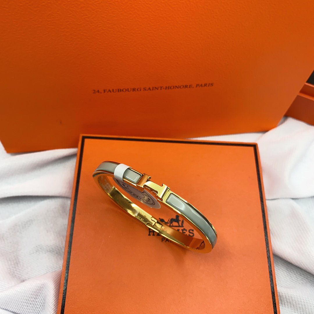 [Elowen jewelsry ]CLASSIC HM CLIC GREEN 8MM ENAMEL BRACELET