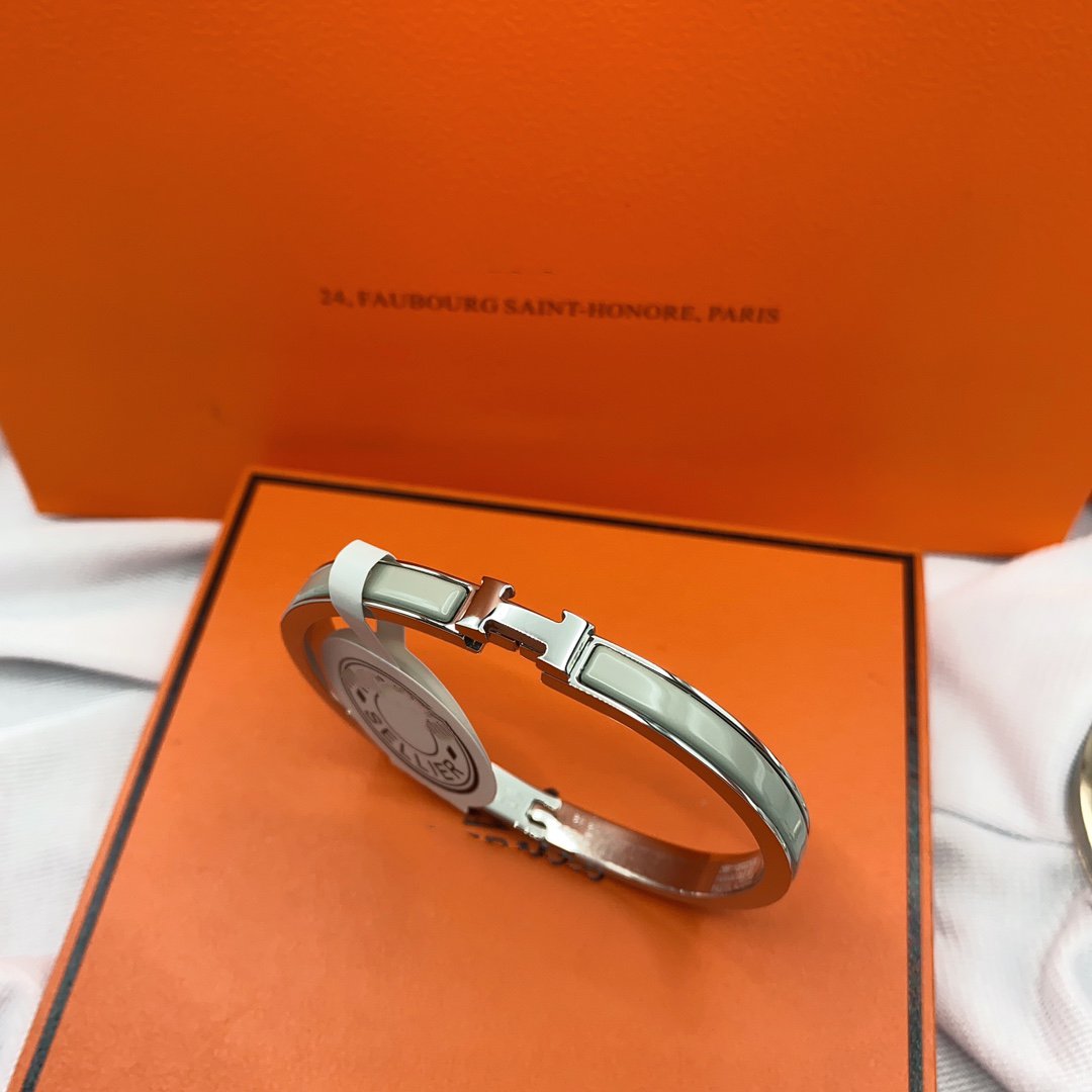[Elowen jewelsry ]CLASSIC HM CLIC GREEN 8MM ENAMEL BRACELET