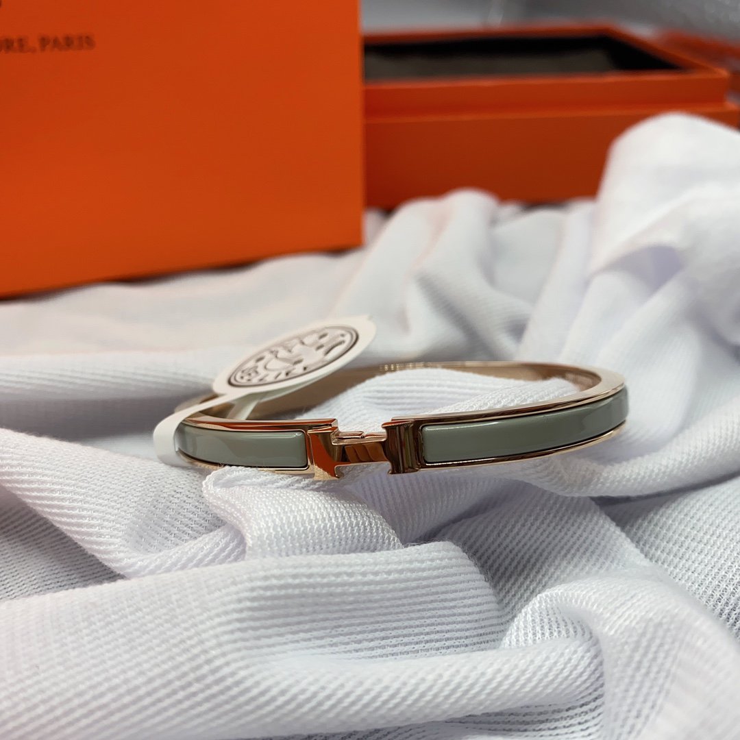 [Elowen jewelsry ]CLASSIC HM CLIC GREEN 8MM ENAMEL BRACELET