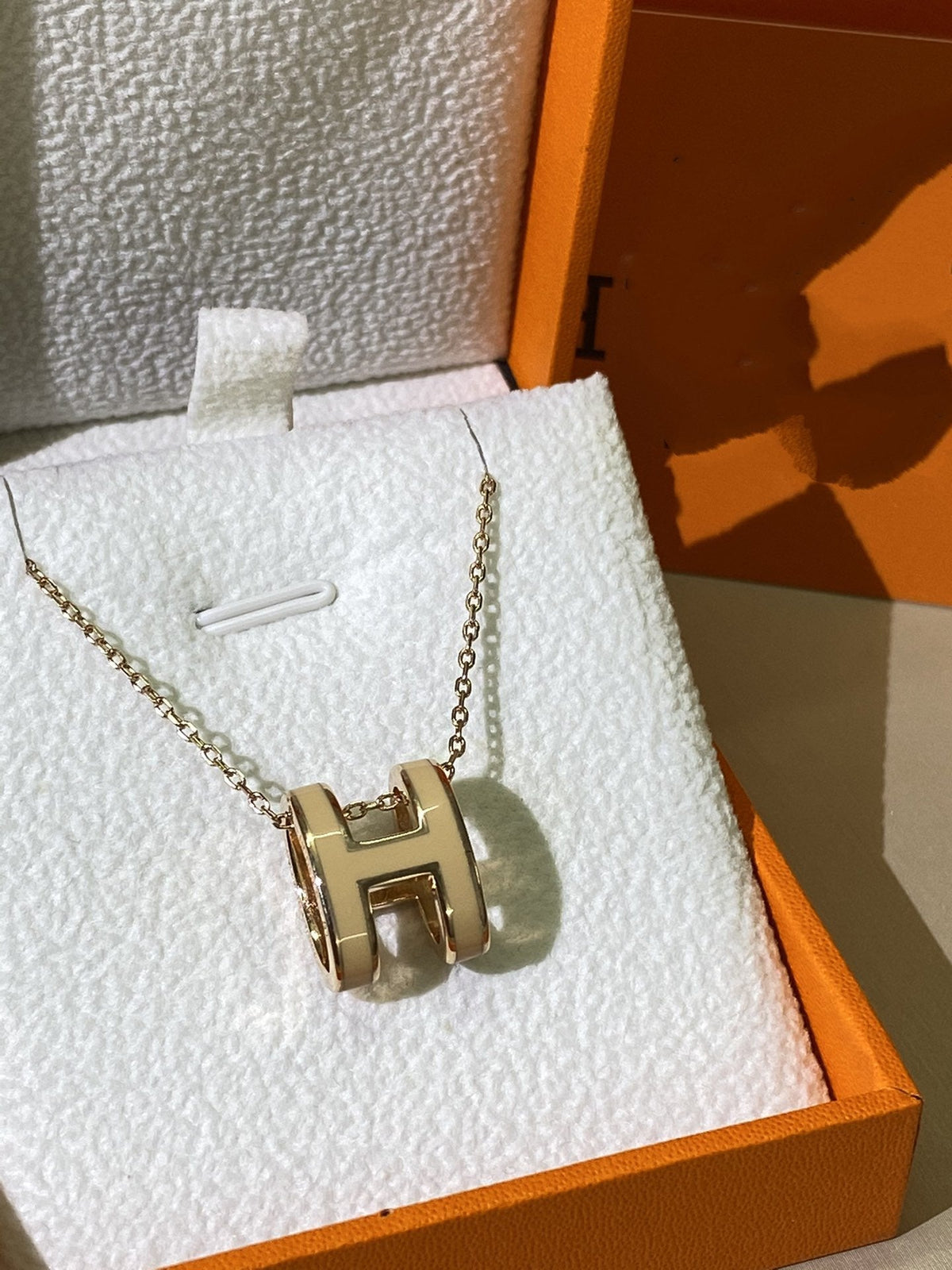 [Elowenジュエリー] HM CLIC イエローエナメル ゴールドネックレス