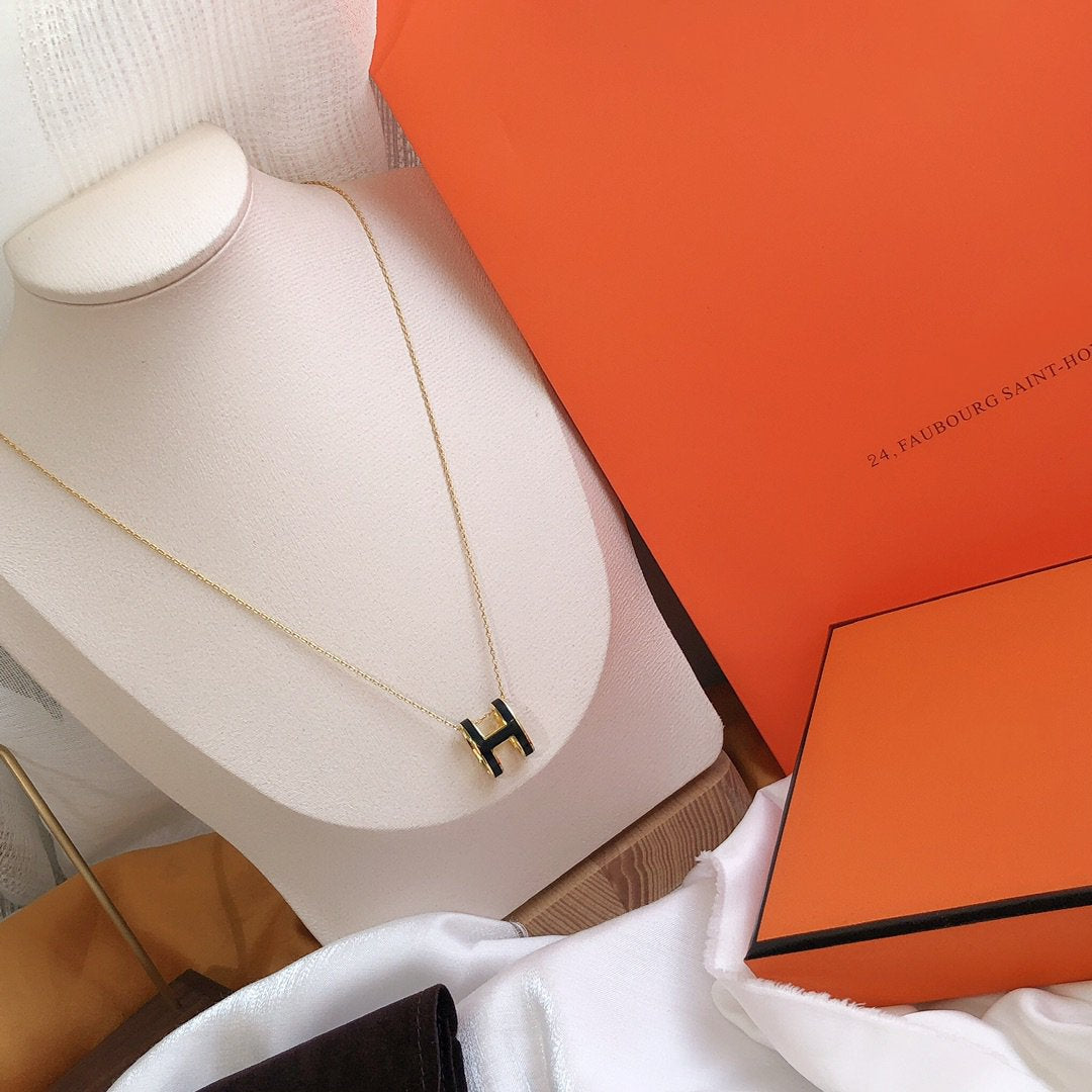 [Elowen Schmuck] HM CLIC GOLDHALSKETTE MIT SCHWARZER EMAILLE