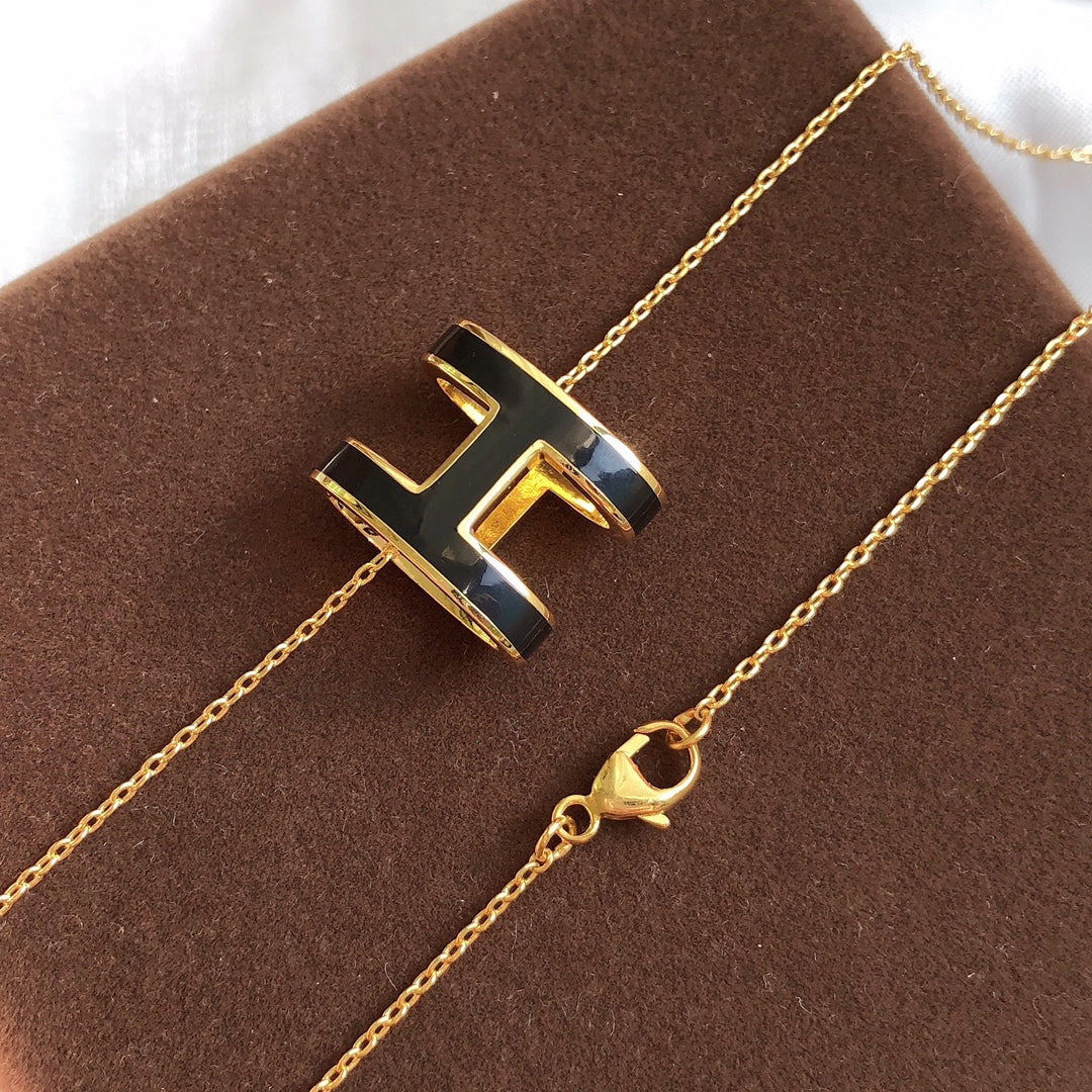 [Elowen Schmuck] HM CLIC GOLDHALSKETTE MIT SCHWARZER EMAILLE
