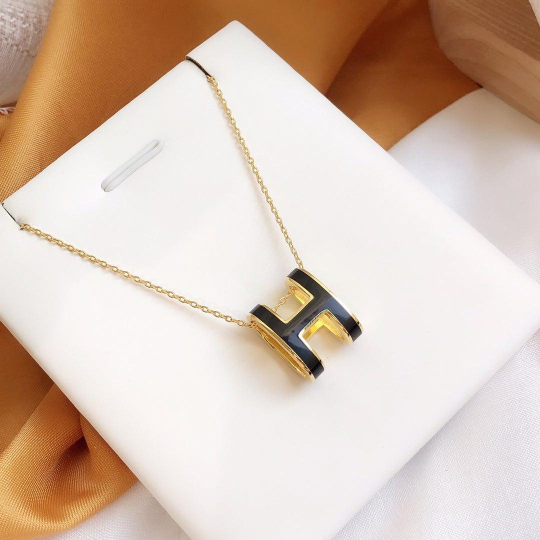 [Elowen Schmuck] HM CLIC GOLDHALSKETTE MIT SCHWARZER EMAILLE
