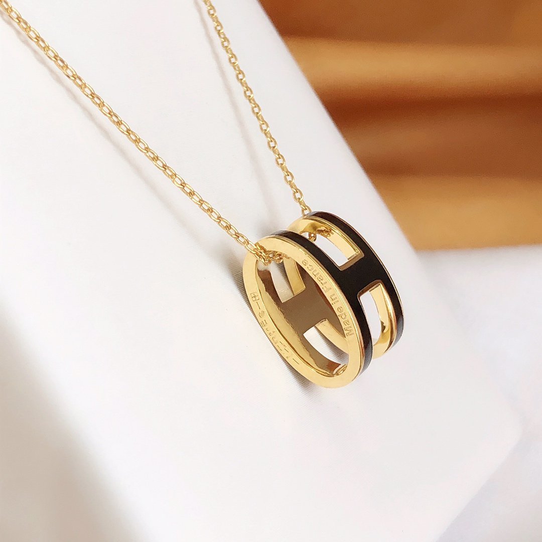 [Elowen jewelsry ]HM CLIC BLACK ENAMEL GOLD NECKLACE