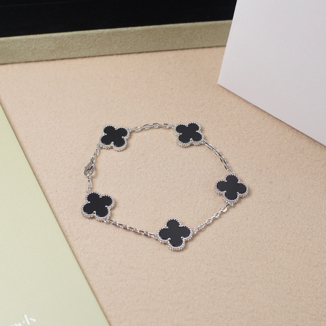 [Elowen Schmuck] CLOVER 5-MOTIV ONYX ARMBAND KOLLEKTION